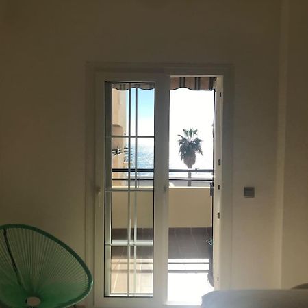 Espectacular Residencial En 1A Linea Con Piscina Apartment Benajarafe Luaran gambar
