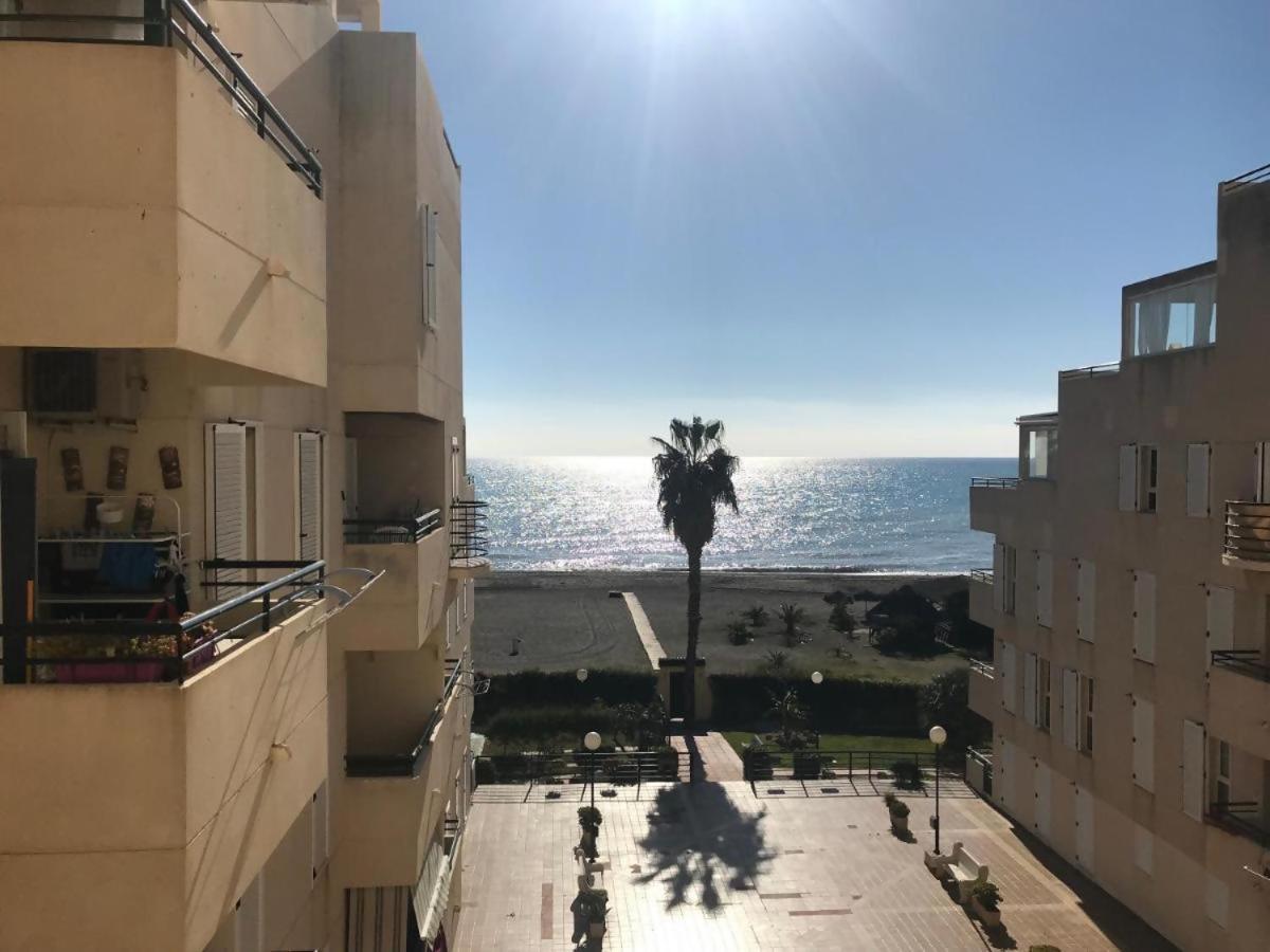 Espectacular Residencial En 1A Linea Con Piscina Apartment Benajarafe Luaran gambar