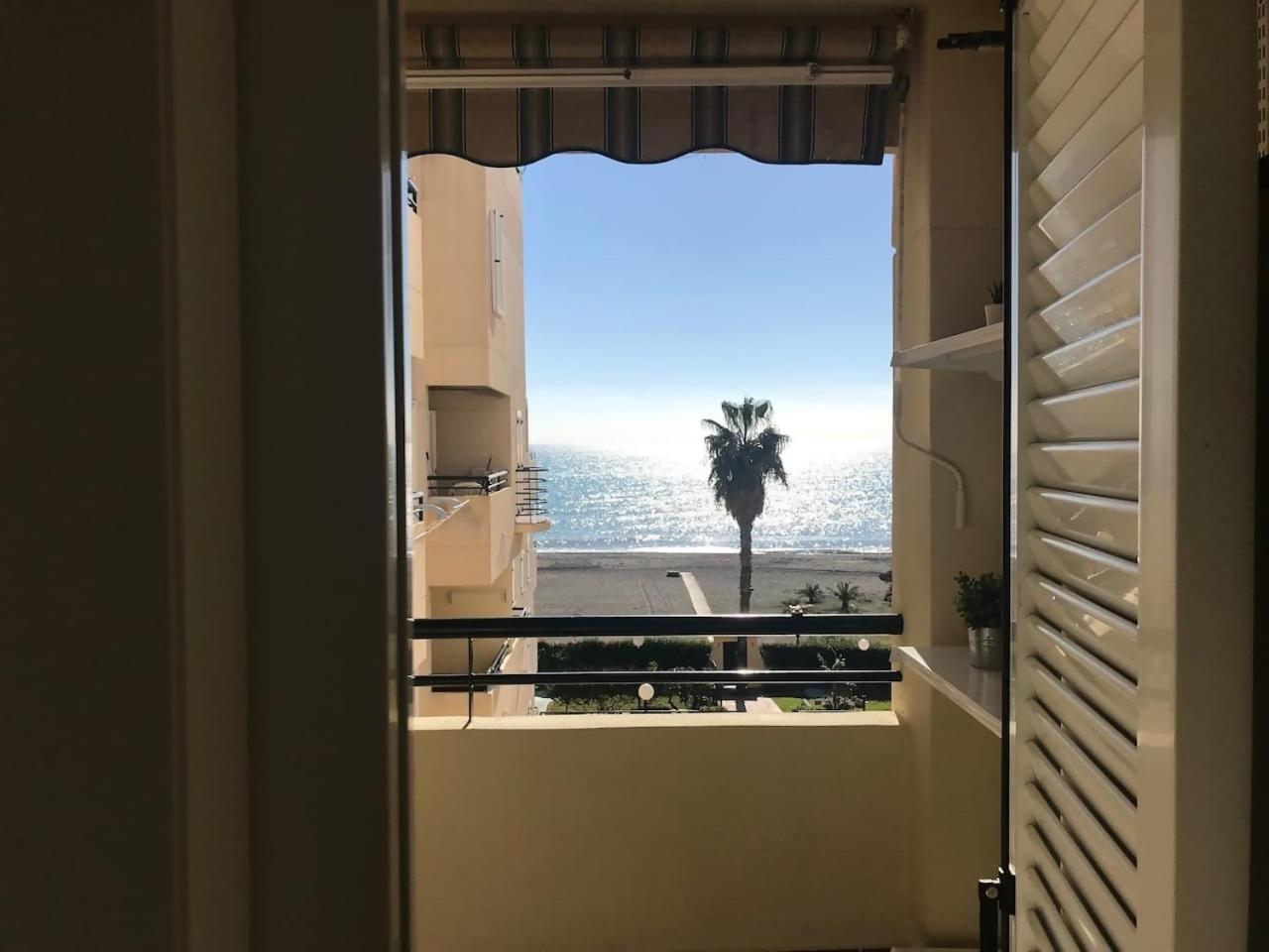 Espectacular Residencial En 1A Linea Con Piscina Apartment Benajarafe Luaran gambar