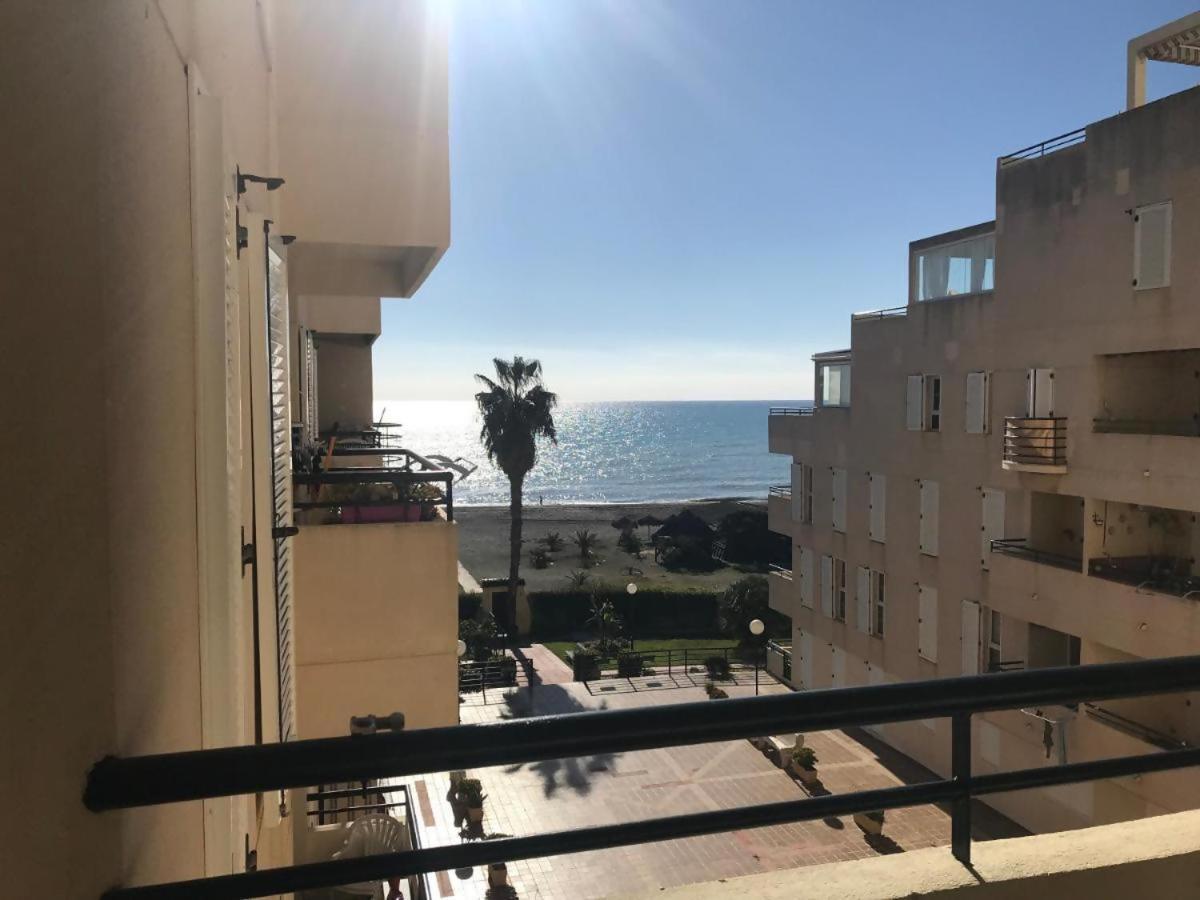 Espectacular Residencial En 1A Linea Con Piscina Apartment Benajarafe Luaran gambar