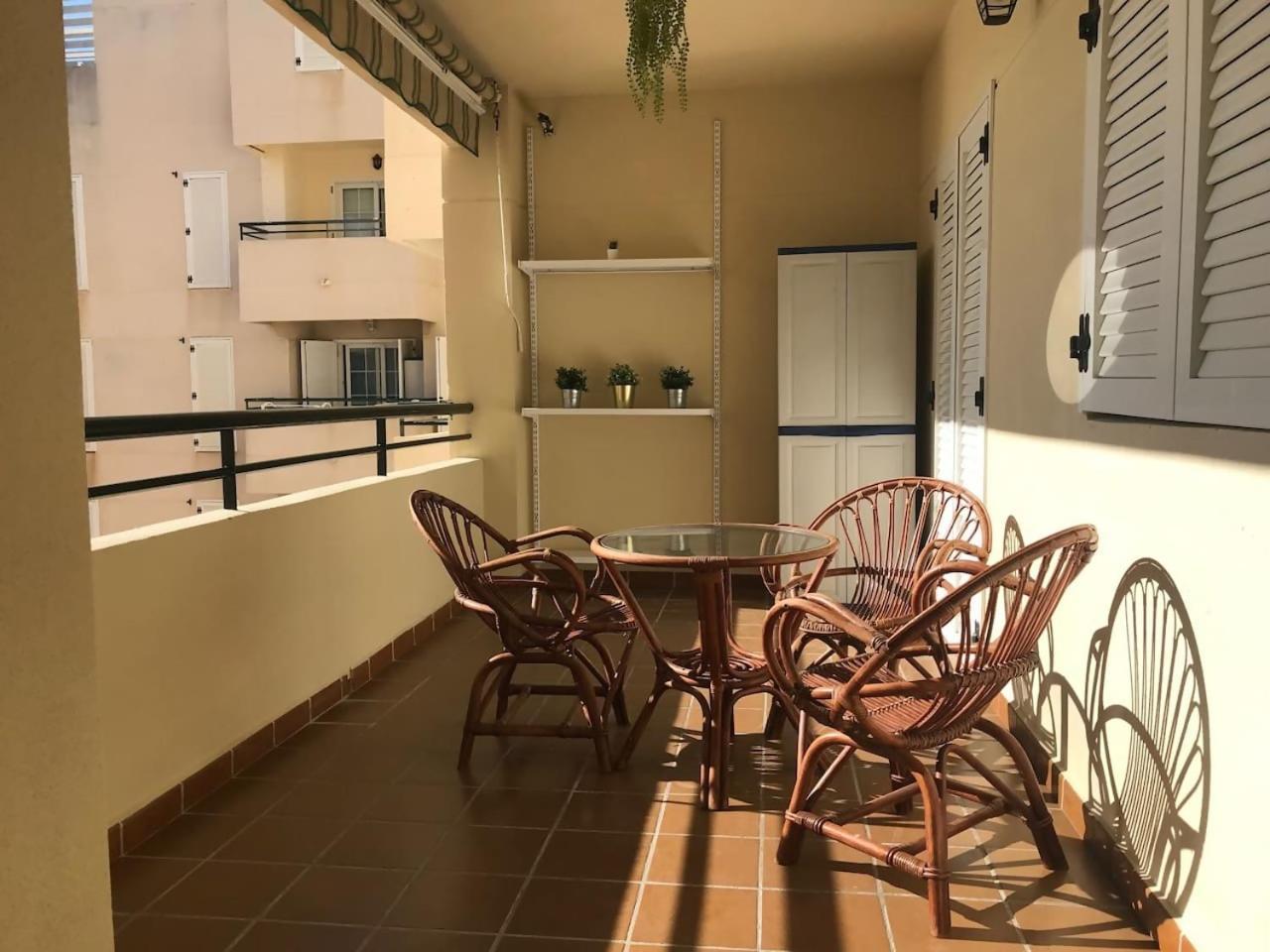 Espectacular Residencial En 1A Linea Con Piscina Apartment Benajarafe Luaran gambar