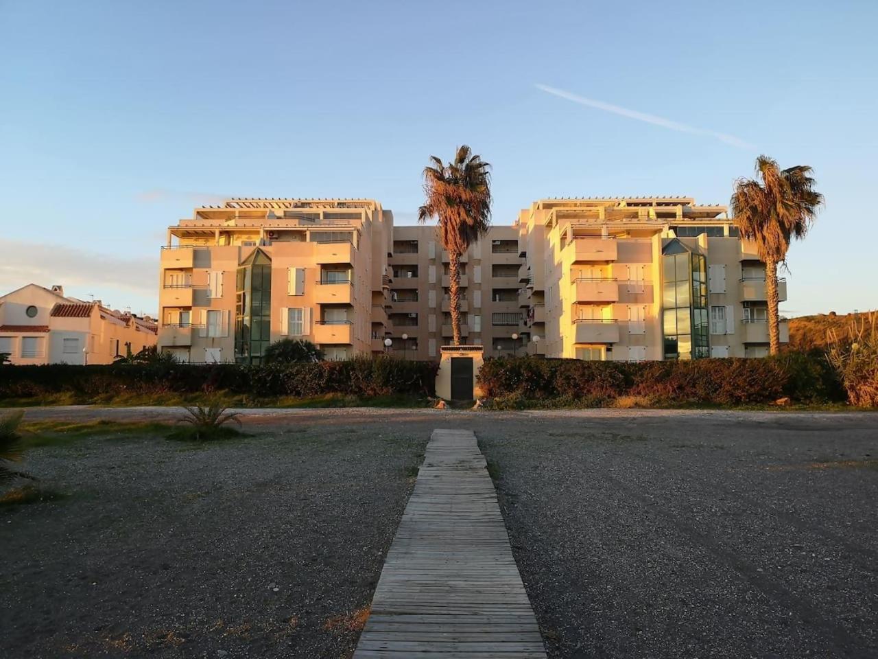 Espectacular Residencial En 1A Linea Con Piscina Apartment Benajarafe Luaran gambar